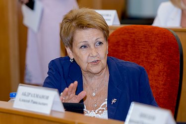 В областном парламенте обсудят медико-социальную помощь людям старшего поколения 